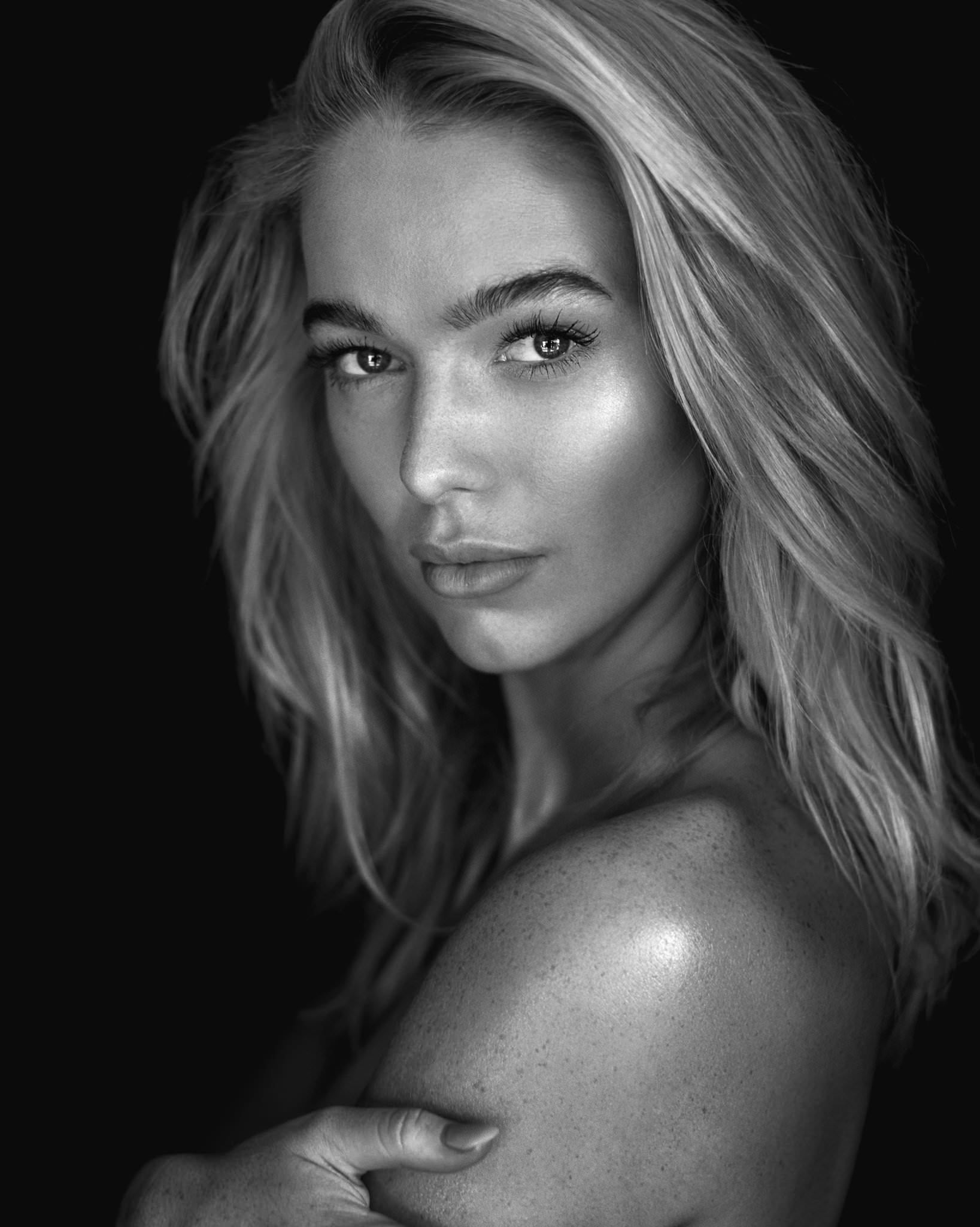 Beth Hurrell portrait by Dave Blake (look 01)