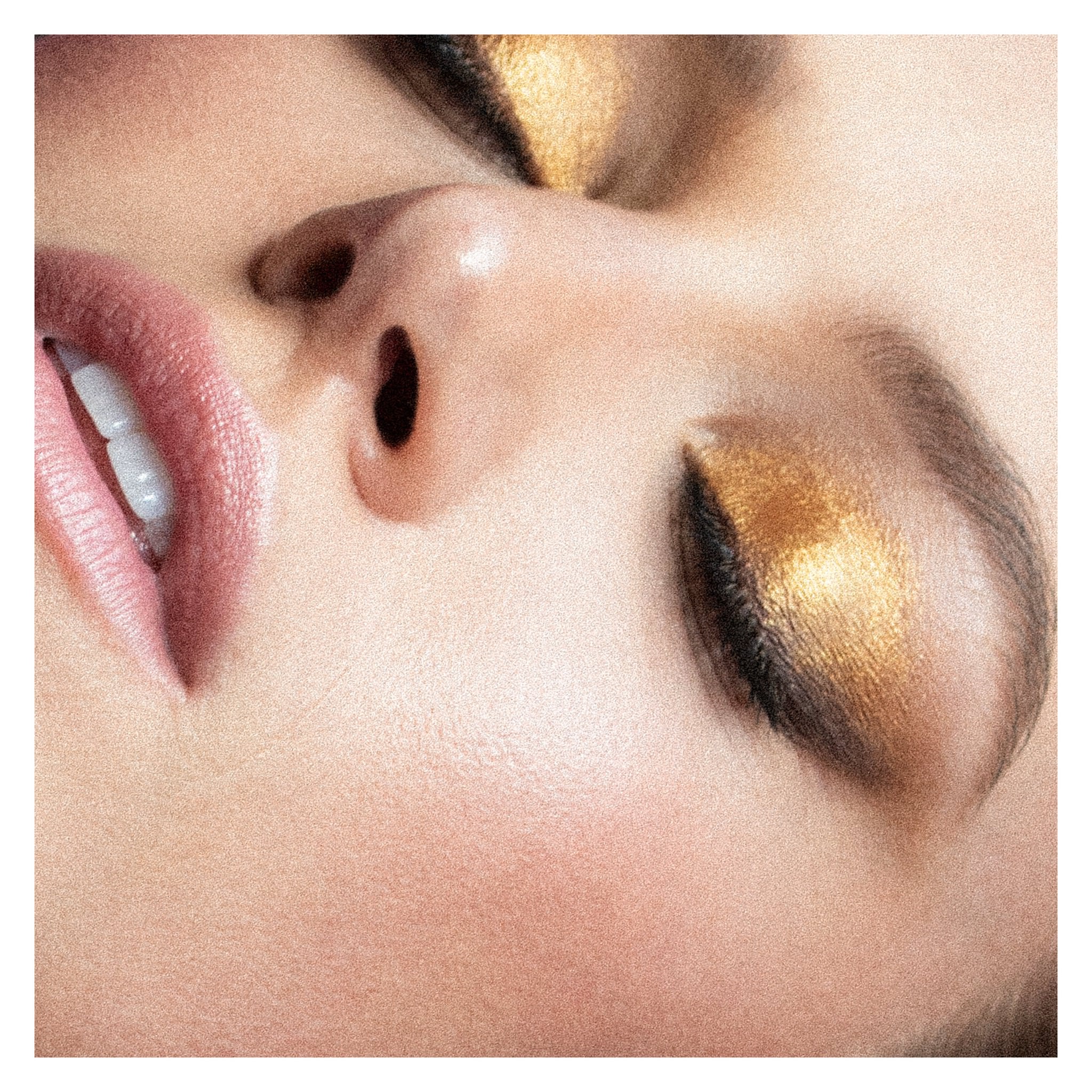 Caroline Lowe portrait by Dave Blake (look 02)