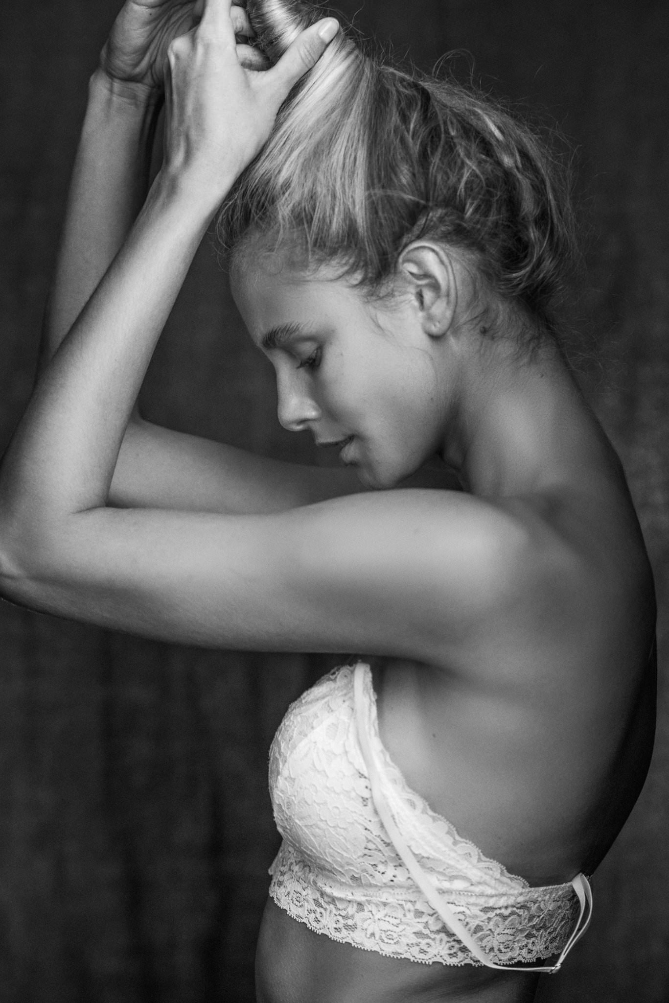 Isadora Vieira portrait by Dave Blake (look 03)