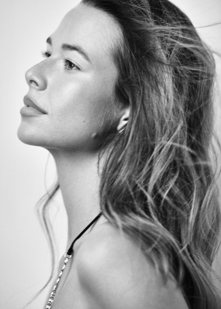 Black-and-white side profile of Jess Holiday looking upward