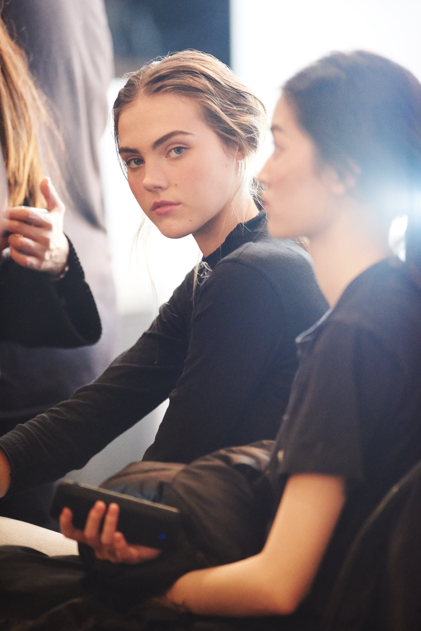 Lee Mathews Resort '19 backstage beauty by Dave Blake (look 03)