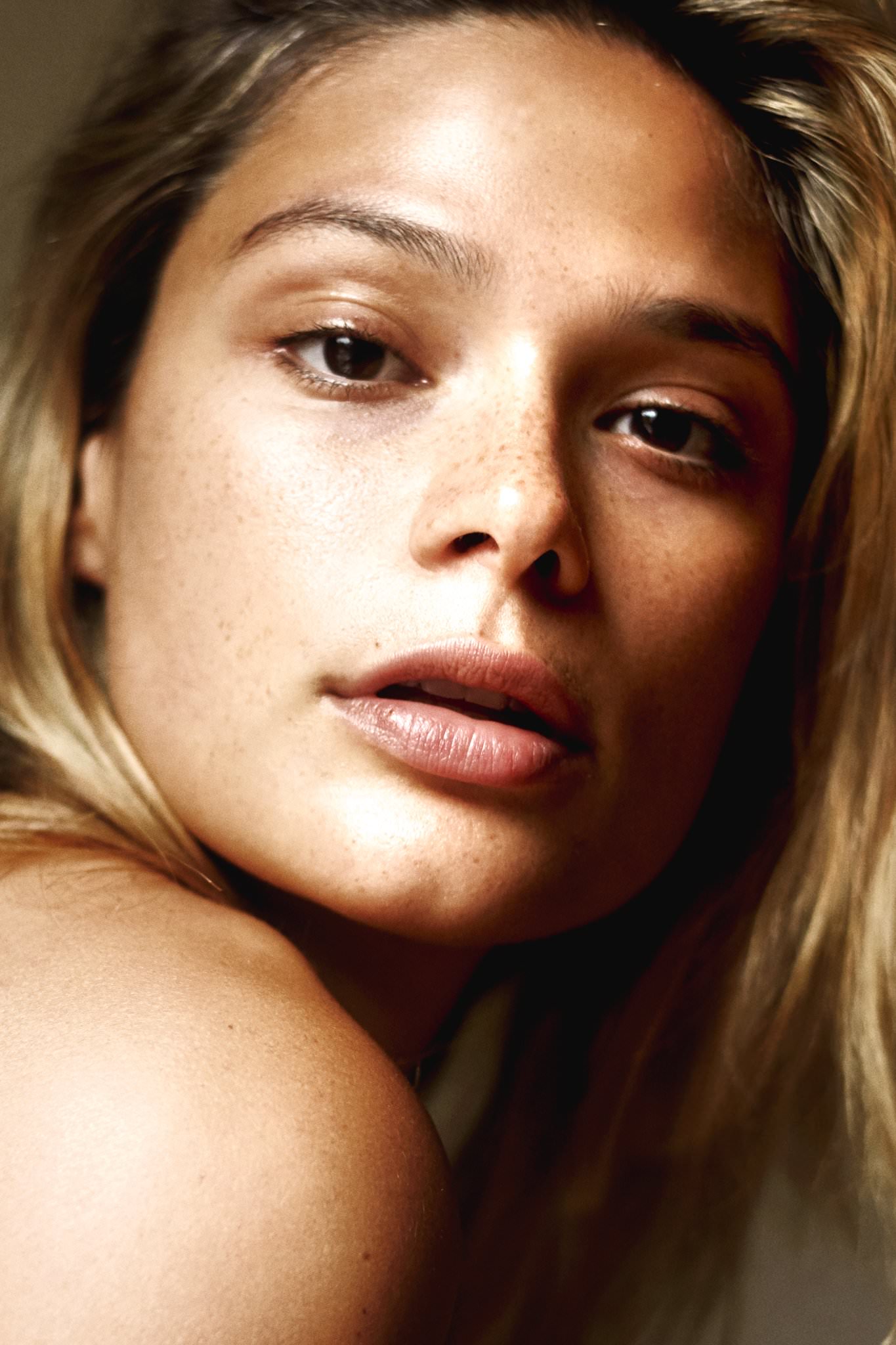 Mollye Rogel portrait by Dave Blake (look 03)