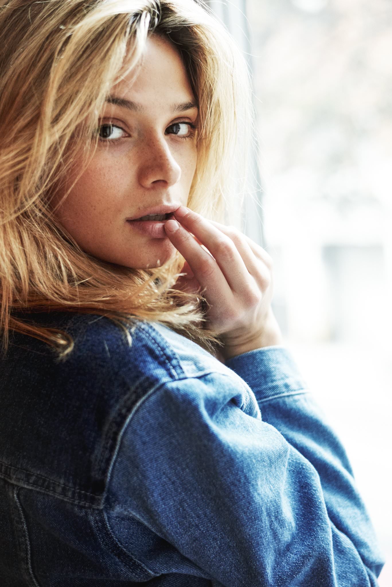 Mollye Rogel portrait by Dave Blake (look 07)