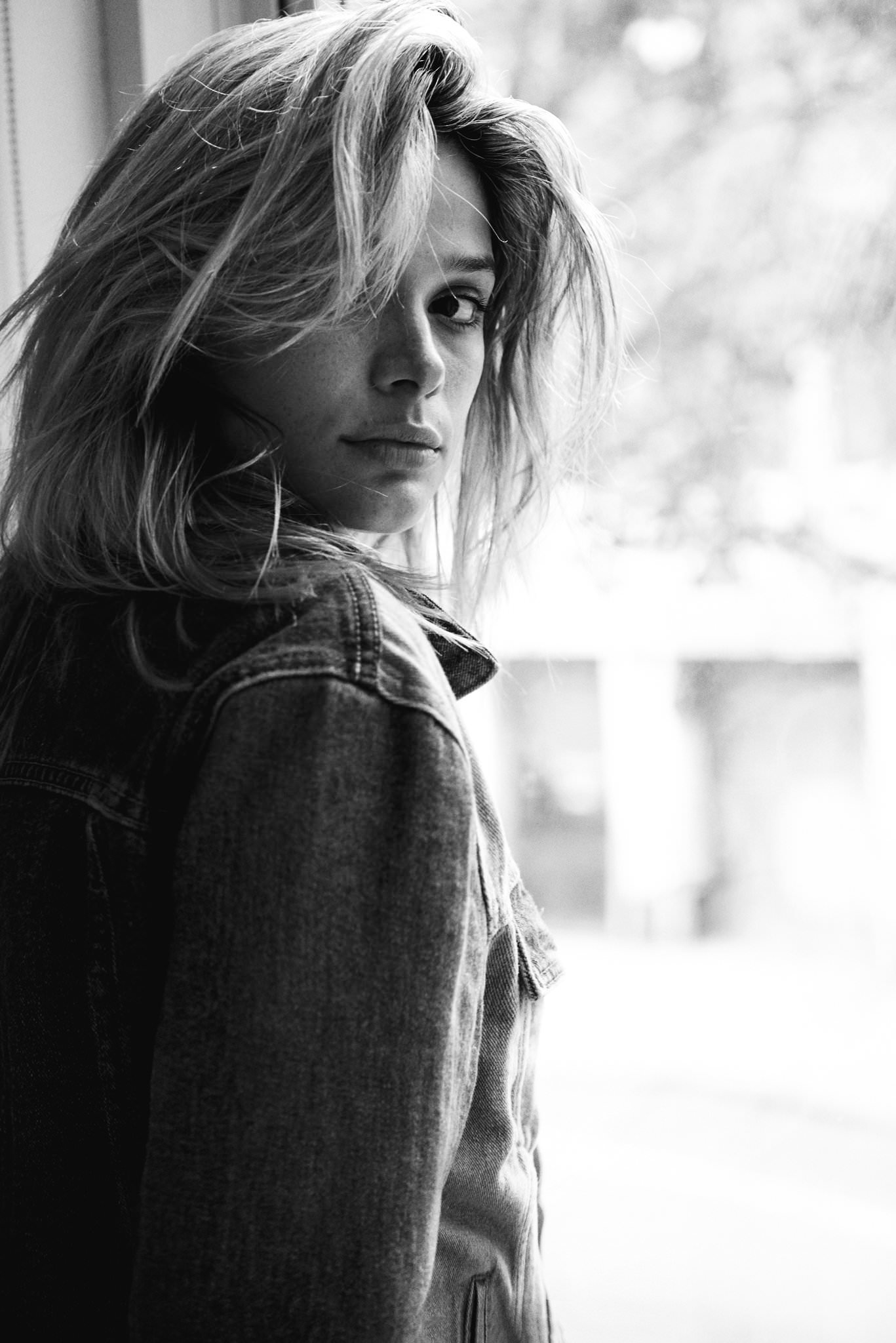 Mollye Rogel portrait by Dave Blake (look 08)